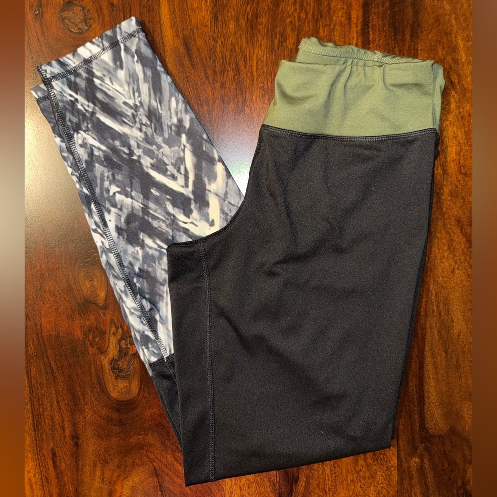 Women’s Athletic Leggings in Black, Olive & Gray Print